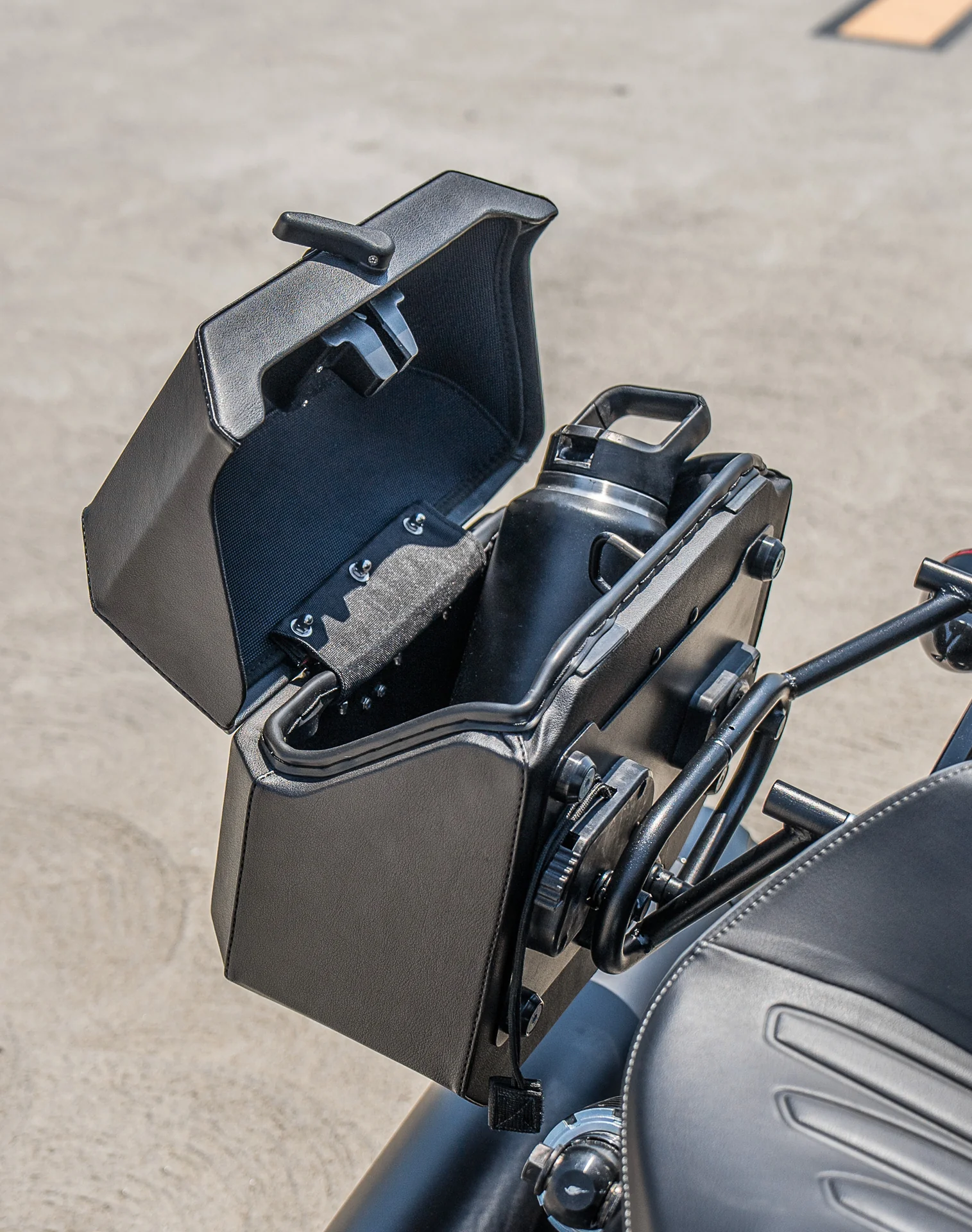 20L - Outlaw Quick-Mount Small 2025+ Indian Sport Scout Leather Wrapped Hard Saddlebags - Image 6