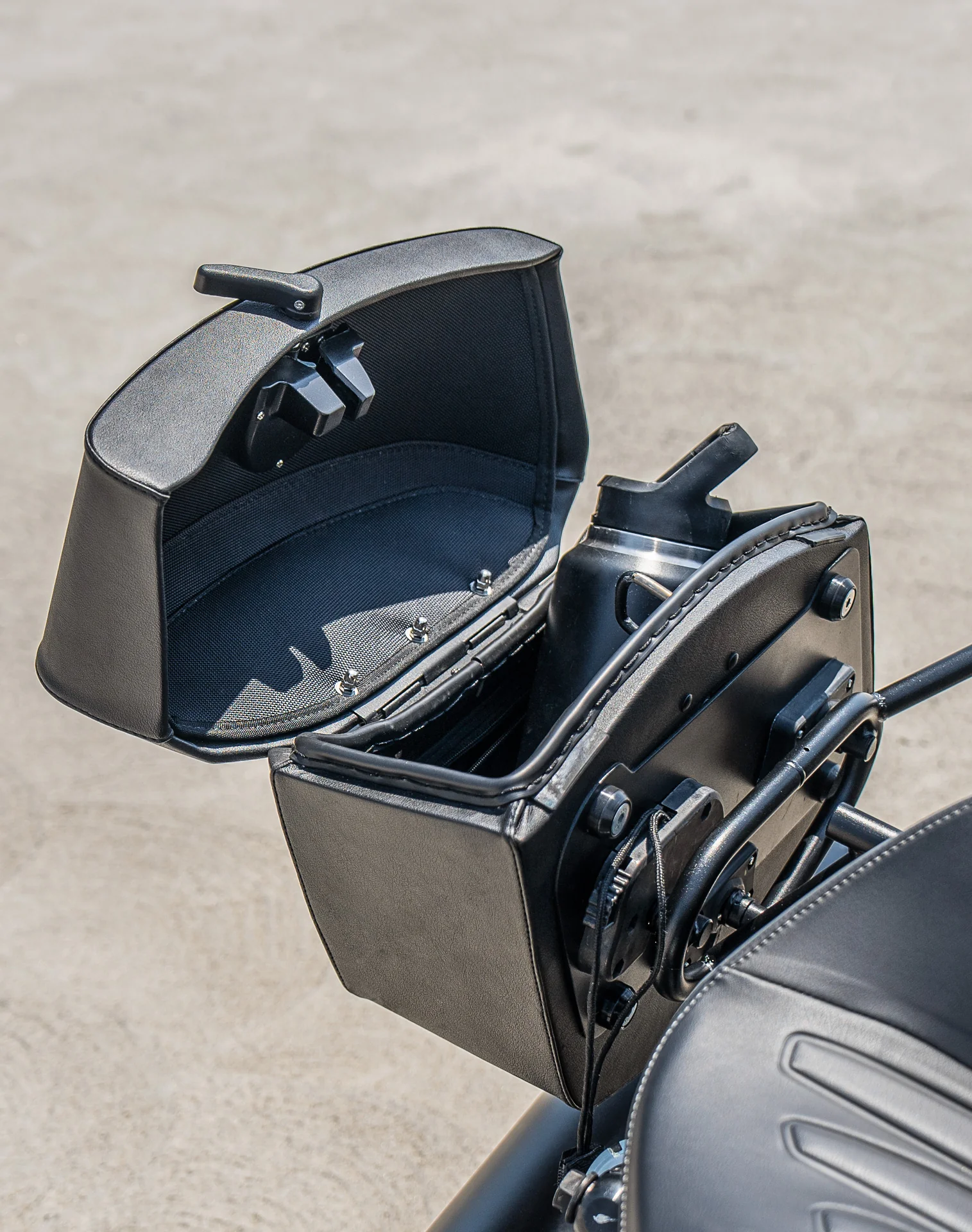 24L - Ironclad Quick-Mount Medium 2025+ Indian Sport Scout Leather Wrapped Hard Saddlebags - Image 6