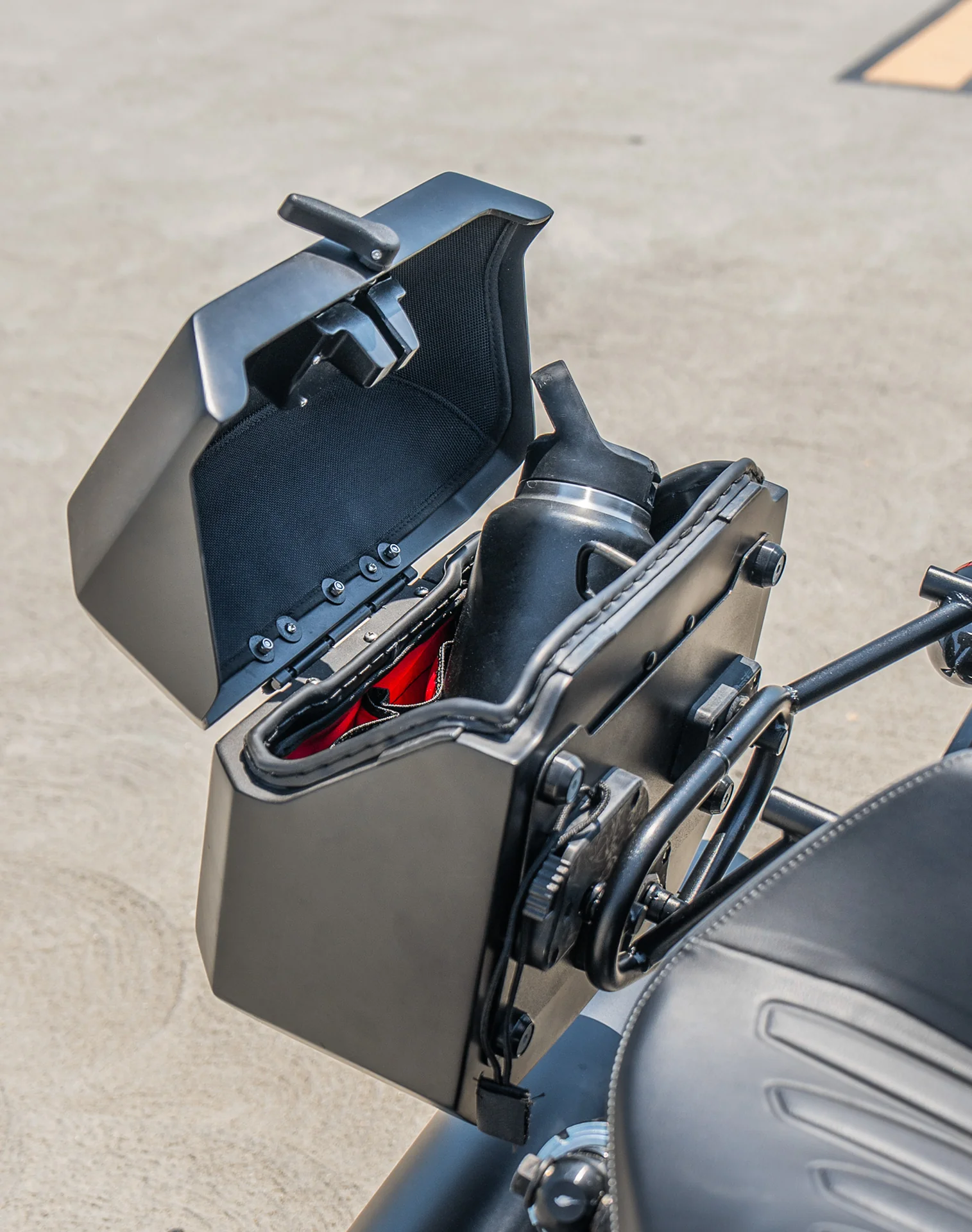 20L - Outlaw Quick-Mount Small 2025+ Indian Scout Bobber Matte Hard Saddlebags - Image 6