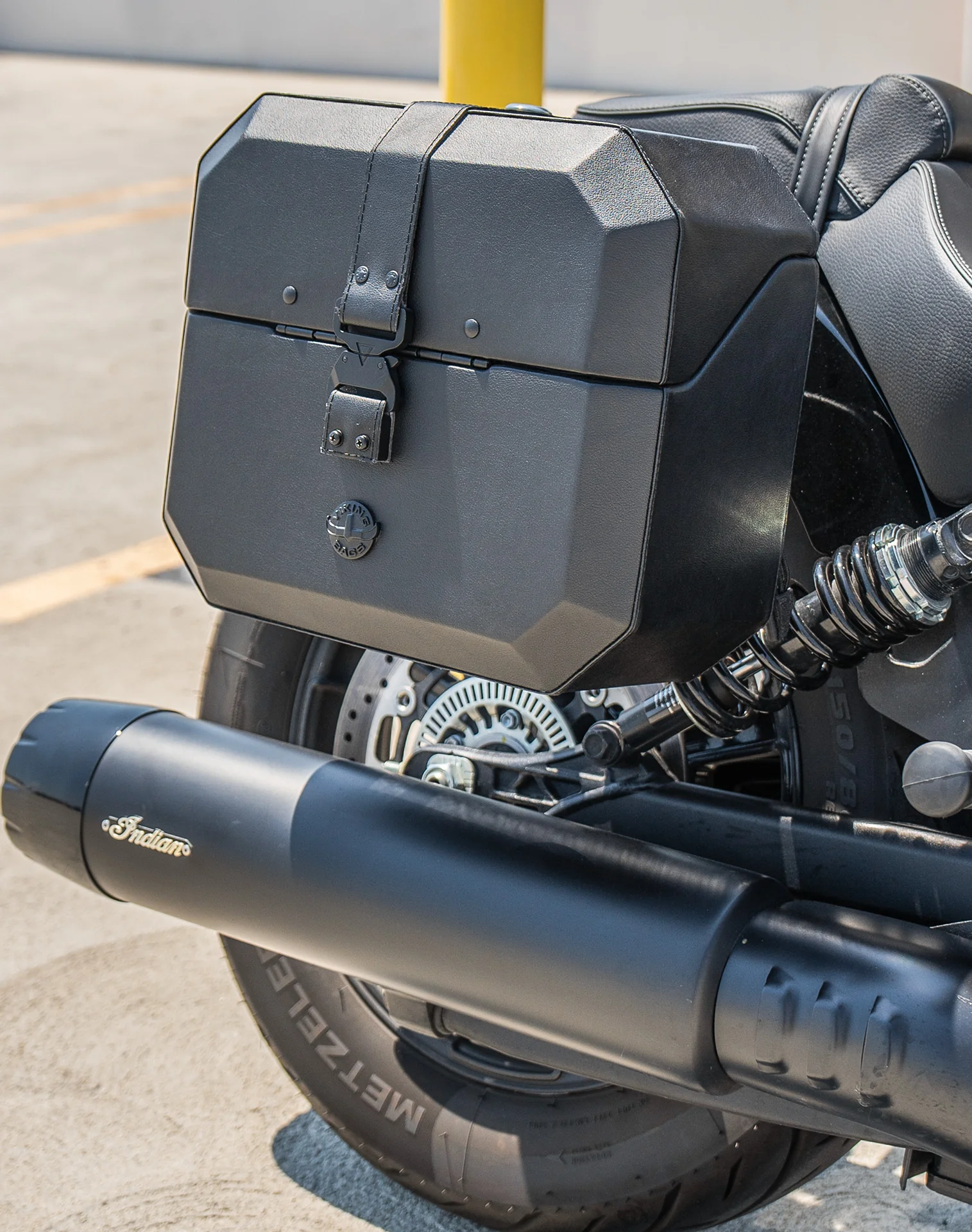 20L - Outlaw Quick-Mount Small 2025+ Indian Scout Bobber Leather Wrapped Hard Saddlebags - Image 5