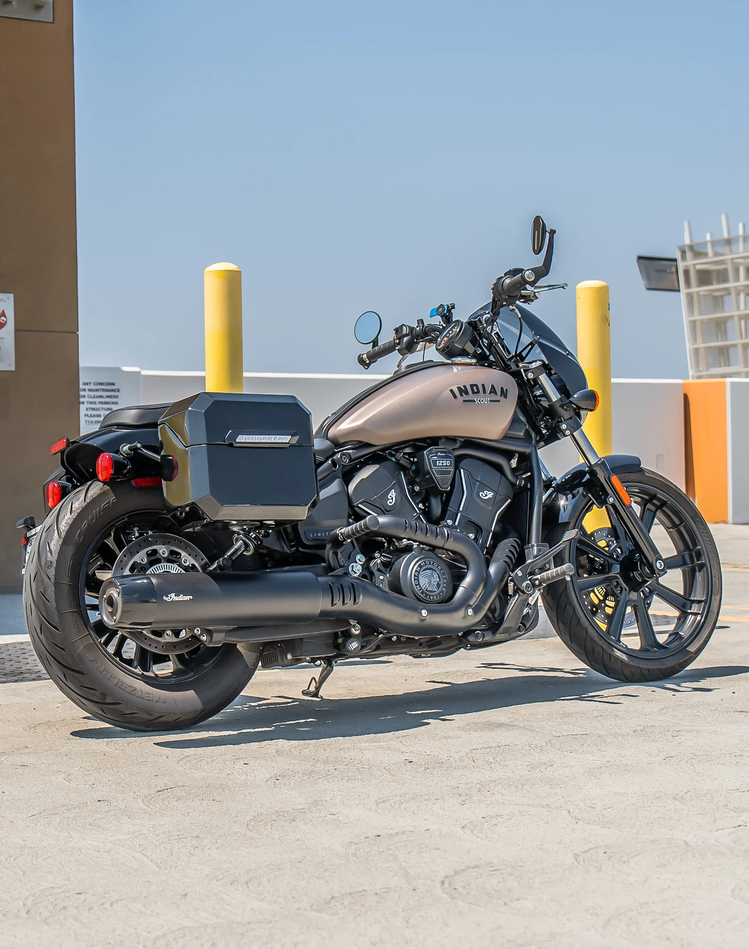 20L - Outlaw Quick-Mount Small 2025+ Indian Scout Bobber Painted Hard Saddlebags - Image 3