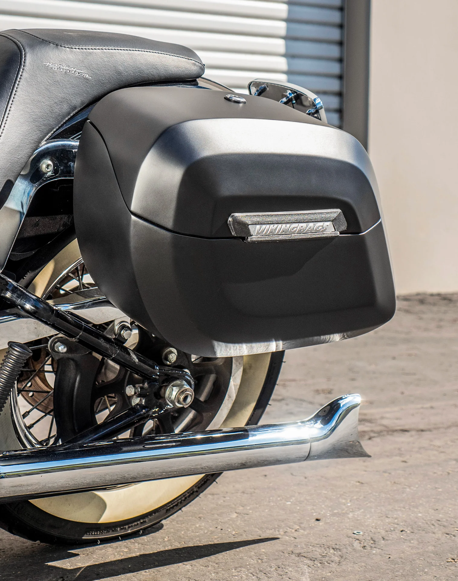 40L - Lamellar Raven Extra Large Matte Motorcycle Hard Saddlebags for Harley Softail Deluxe FLSTN/I - Image 5